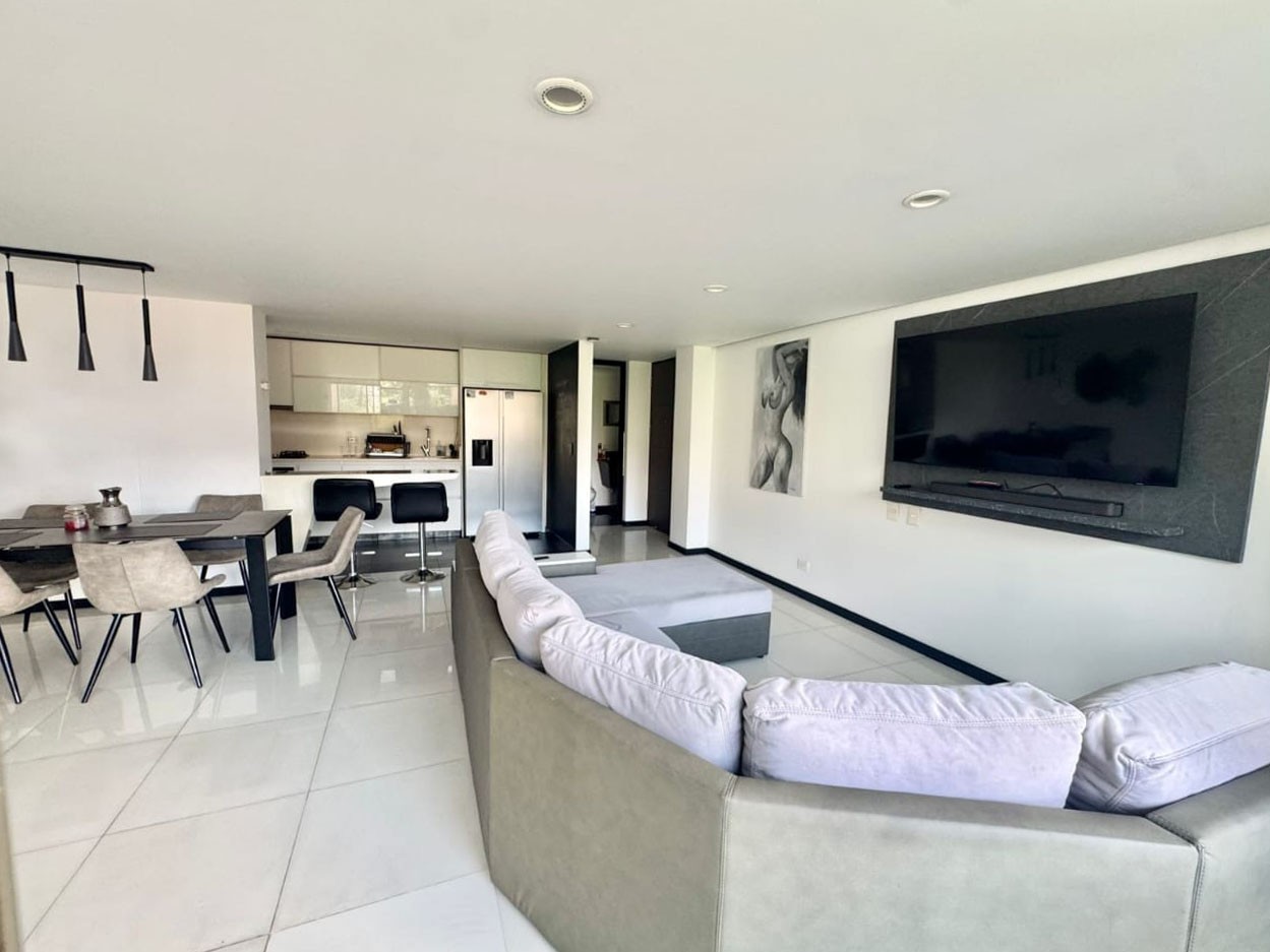 Apartamento en venta en El Poblado, Medellín · foto 2 de 12