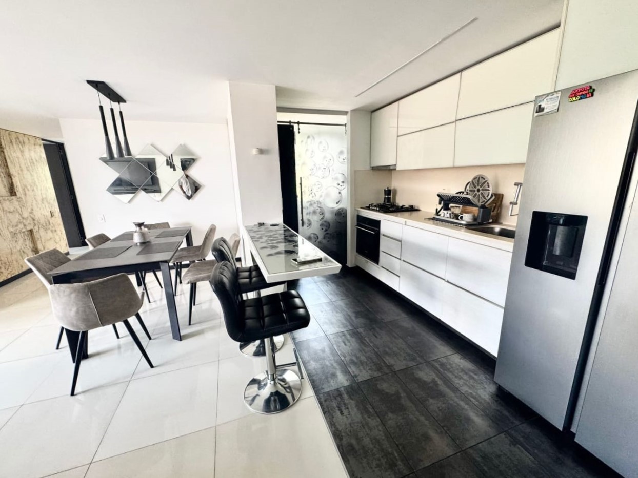 Apartamento en venta en El Poblado, Medellín · foto 3 de 12