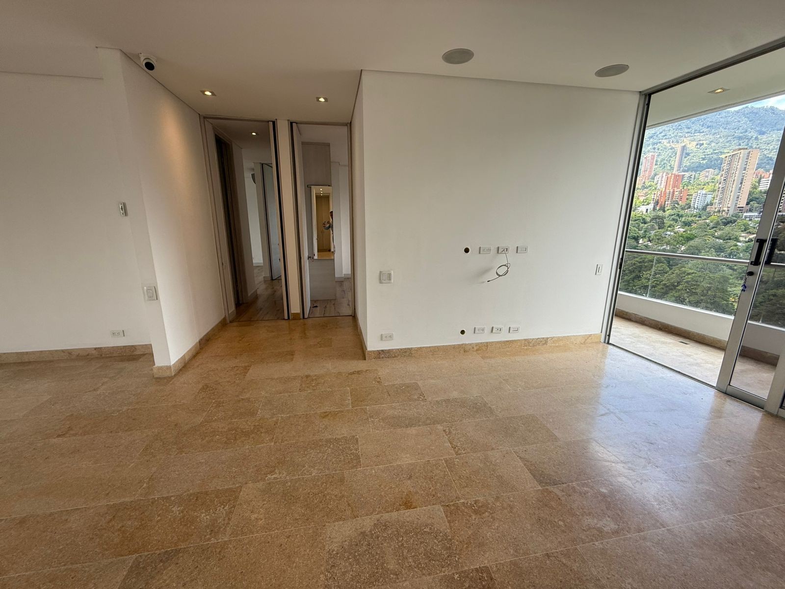 Apartamento en arriendo en El Campestre, Medellín · foto 3 de 24