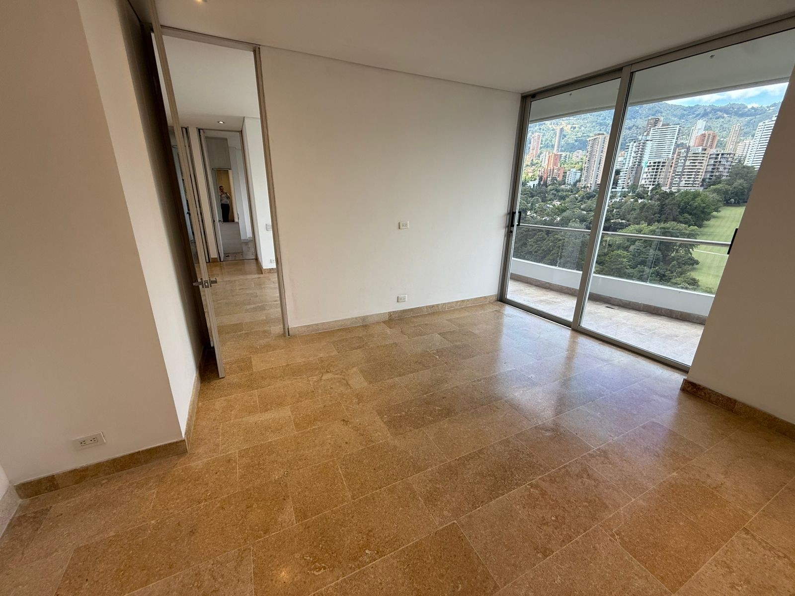 Apartamento en arriendo en El Campestre, Medellín · foto 4 de 24