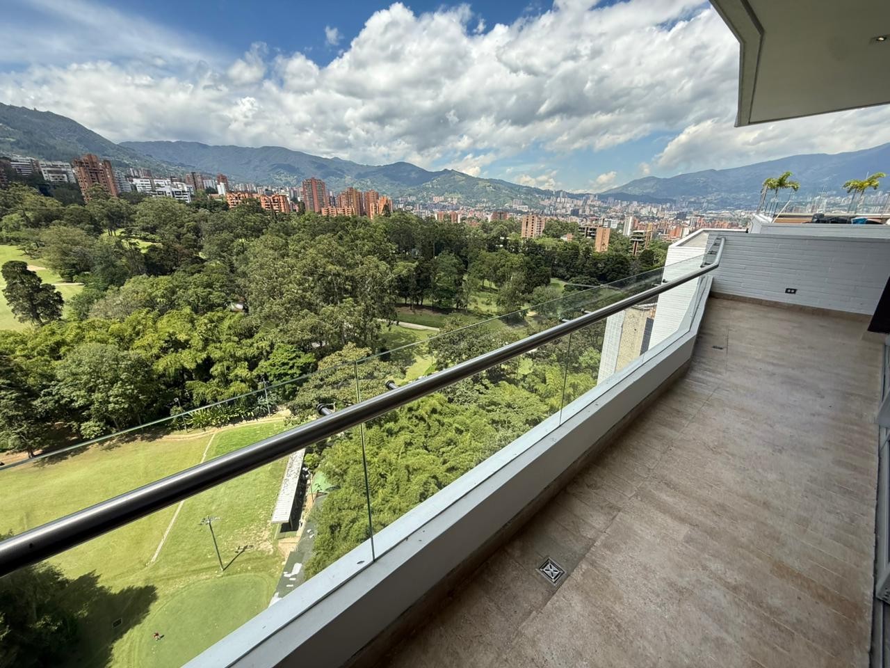 Apartamento en arriendo en El Campestre, Medellín · foto 12 de 24