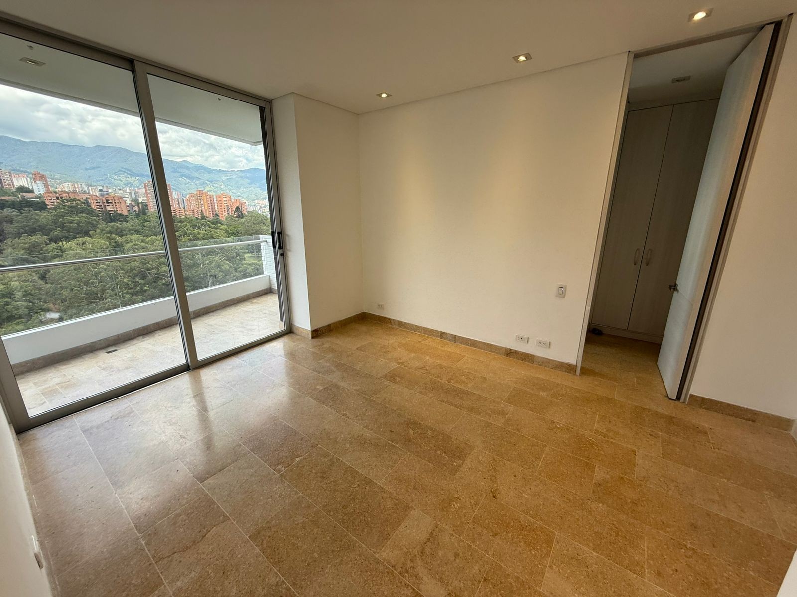 Apartamento en arriendo en El Campestre, Medellín · foto 7 de 24