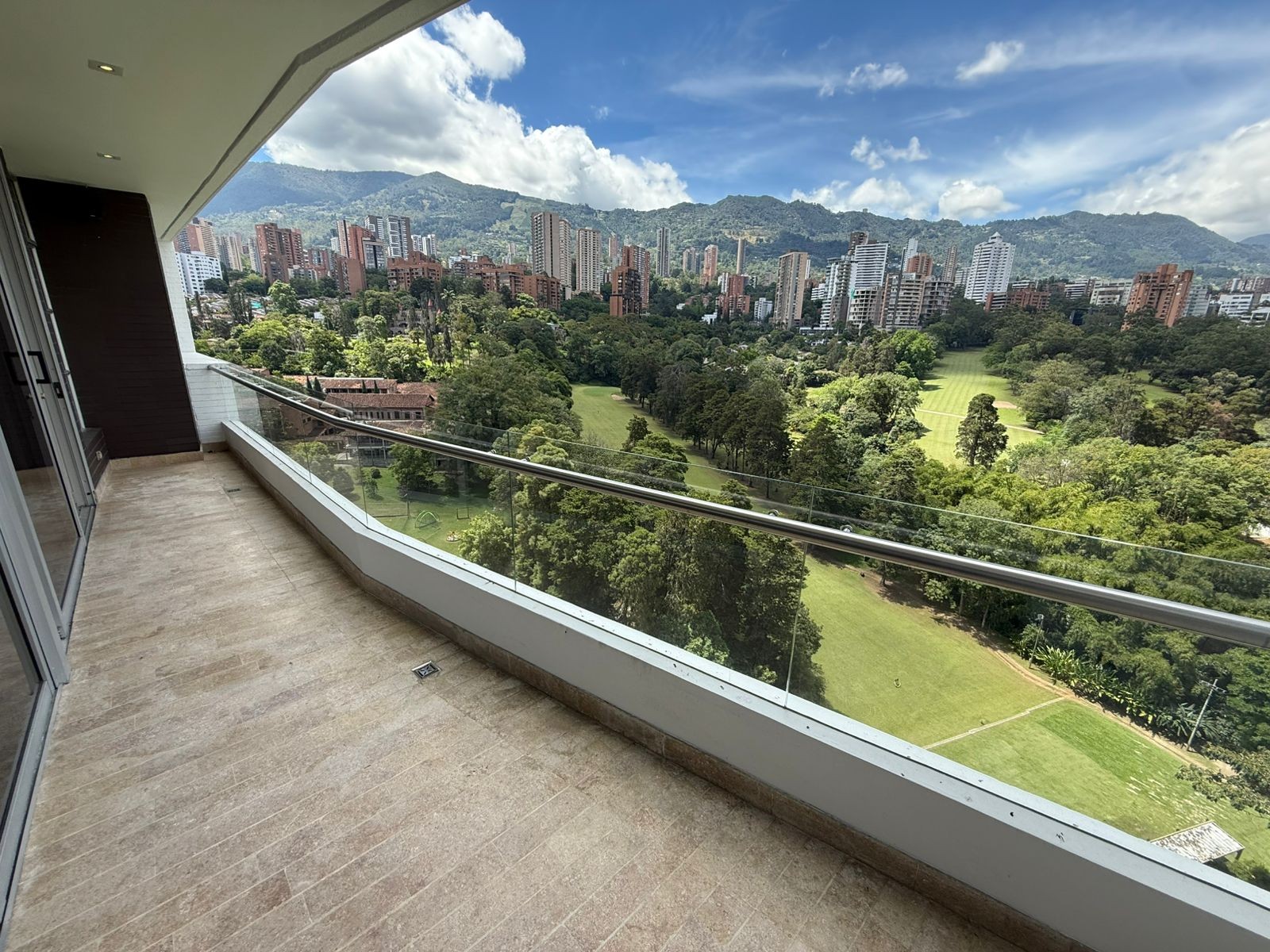 Apartamento en arriendo en El Campestre, Medellín · foto 10 de 24