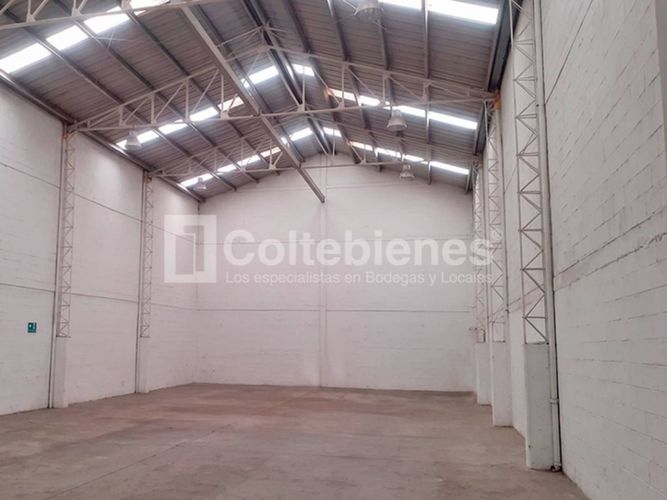 Bodega en arriendo en Sierra Morena, La Estrella, 411 m² · foto 2 de 15