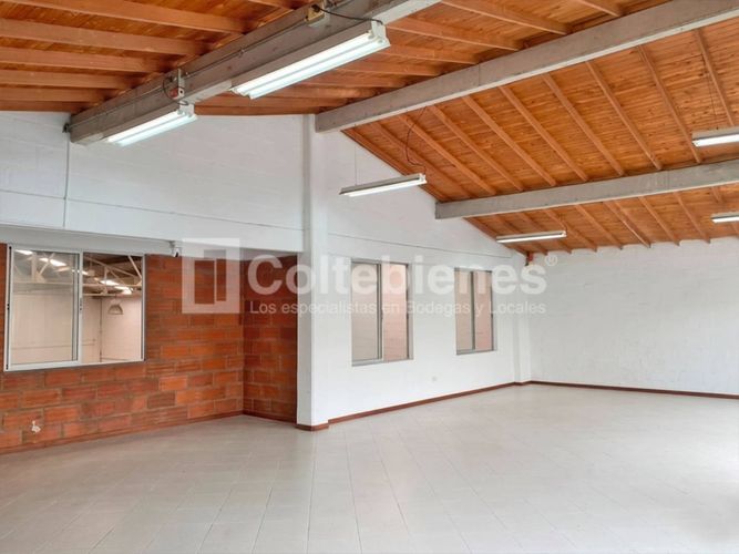 Bodega en arriendo en Sierra Morena, La Estrella, 411 m² · foto 10 de 15
