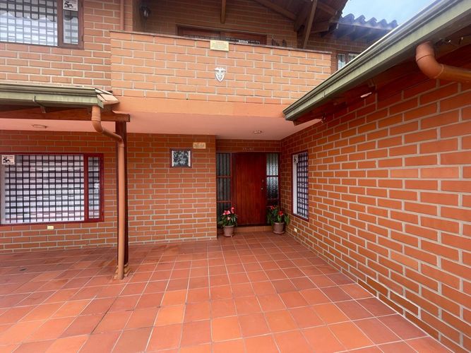 Casa de 5 alcobas en venta en La Ceja, 1315 m² · foto 3 de 24