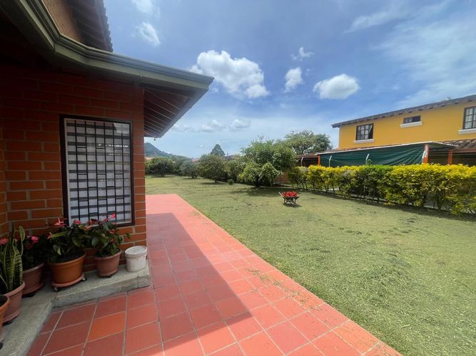 Casa de 5 alcobas en venta en La Ceja, 1315 m² · foto 4 de 24
