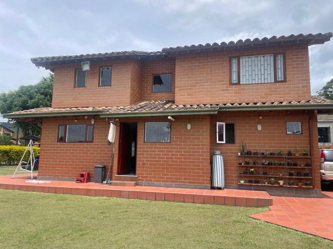 Casa de 5 alcobas en venta en La Ceja, 1315 m² · foto 7 de 24