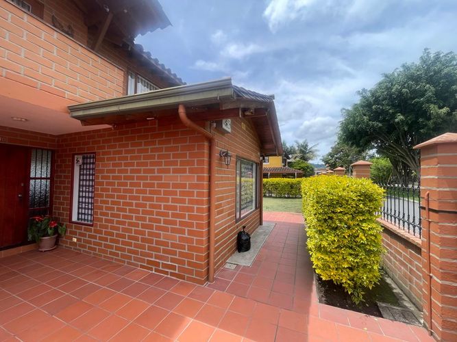 Casa de 5 alcobas en venta en La Ceja, 1315 m² · foto 8 de 24