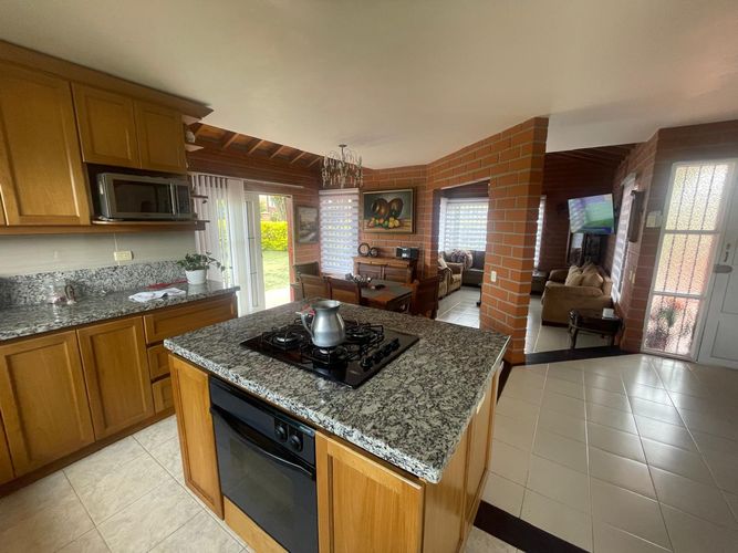 Casa de 5 alcobas en venta en La Ceja, 1315 m² · foto 23 de 24
