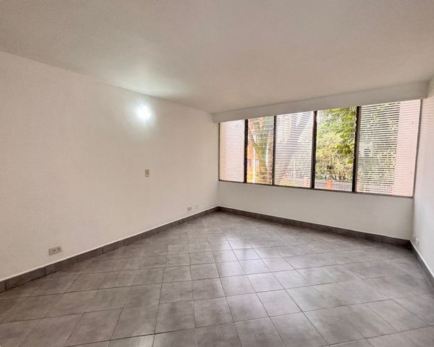 Apartamento de 3 alcobas en venta en El Poblado, Medellín, 147 m² · foto 6 de 9