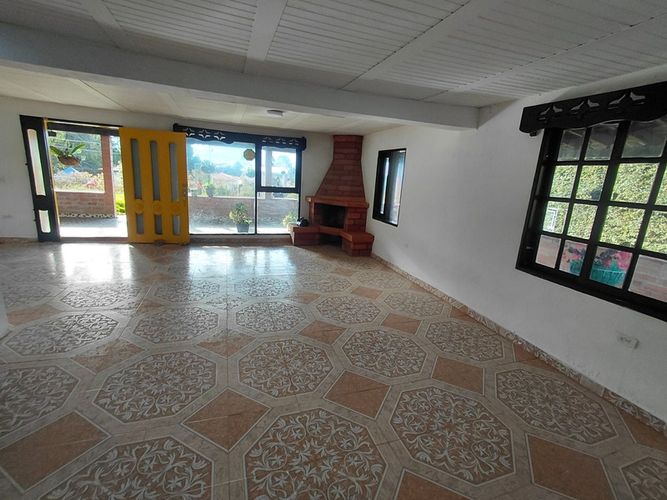 Finca en arriendo en Santa Elena, Medellín, 180 m² · foto 2 de 19