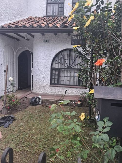 Casa de 3 alcobas en venta en Alhambra, Bogotá, 275 m² · foto 2 de 21