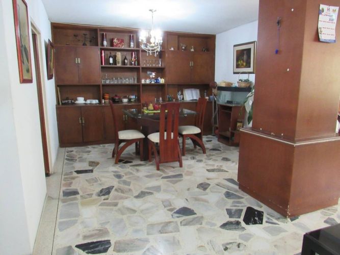 Apartamento de 3 alcobas en venta en Versalles, Cali, 156 m² · foto 3 de 24