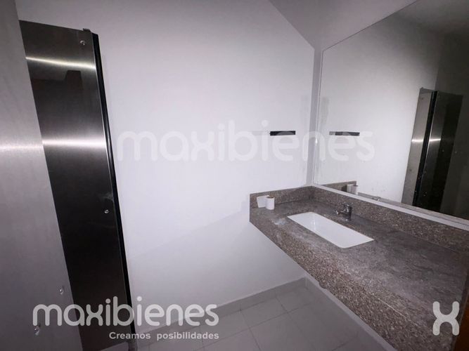 Local en arriendo en La Aguacatala, Medellín, 526 m² · foto 9 de 14