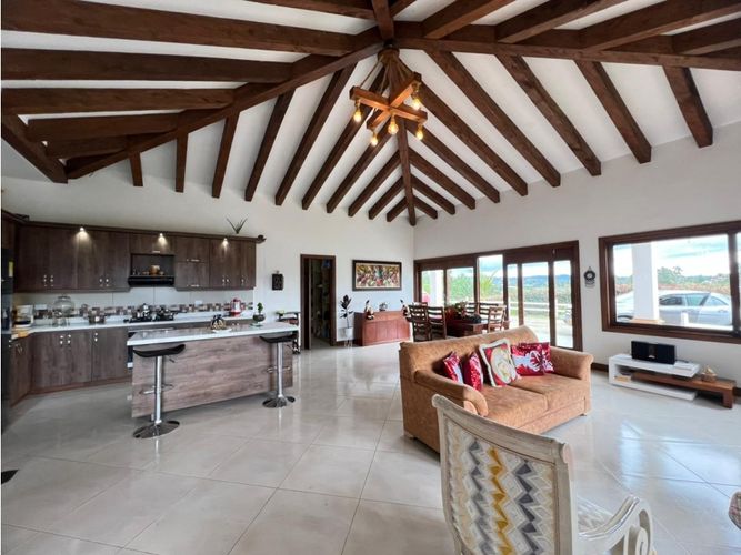 Casa de 3 alcobas en venta en Guamito, Rionegro, 310 m² · foto 2 de 15