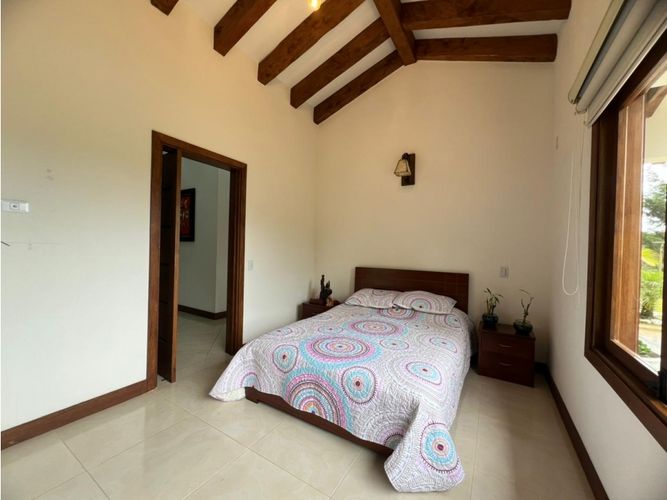 Casa de 3 alcobas en venta en Guamito, Rionegro, 310 m² · foto 3 de 15