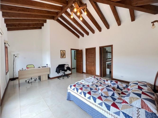 Casa de 3 alcobas en venta en Guamito, Rionegro, 310 m² · foto 4 de 15