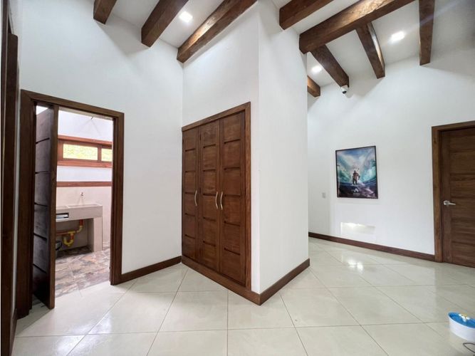 Casa de 3 alcobas en venta en Guamito, Rionegro, 310 m² · foto 8 de 15