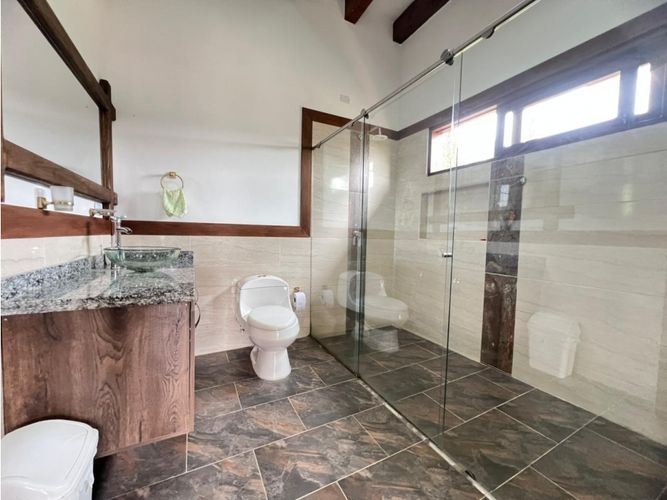 Casa de 3 alcobas en venta en Guamito, Rionegro, 310 m² · foto 9 de 15
