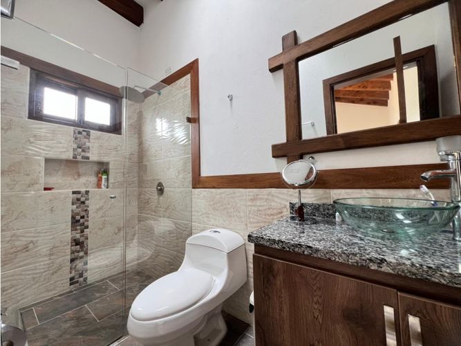Casa de 3 alcobas en venta en Guamito, Rionegro, 310 m² · foto 11 de 15