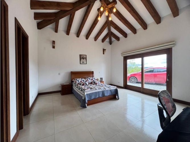 Casa de 3 alcobas en venta en Guamito, Rionegro, 310 m² · foto 14 de 15