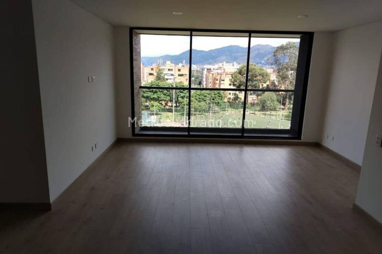 Apartamento en venta en Quinta Paredes, Bogotá · foto 2 de 17