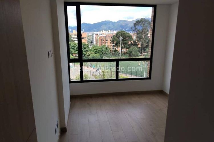 Apartamento en venta en Quinta Paredes, Bogotá · foto 9 de 17