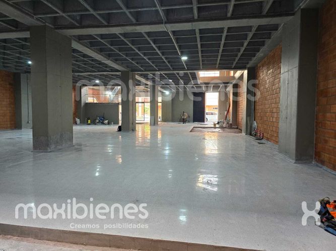 Bodega en arriendo en Perpetuo Socorro, Medellín, 3000 m² · foto 2 de 6