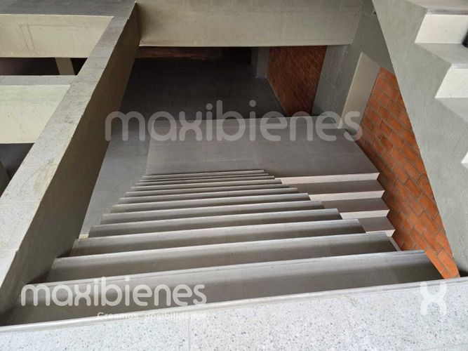 Bodega en arriendo en Perpetuo Socorro, Medellín, 3000 m² · foto 3 de 6