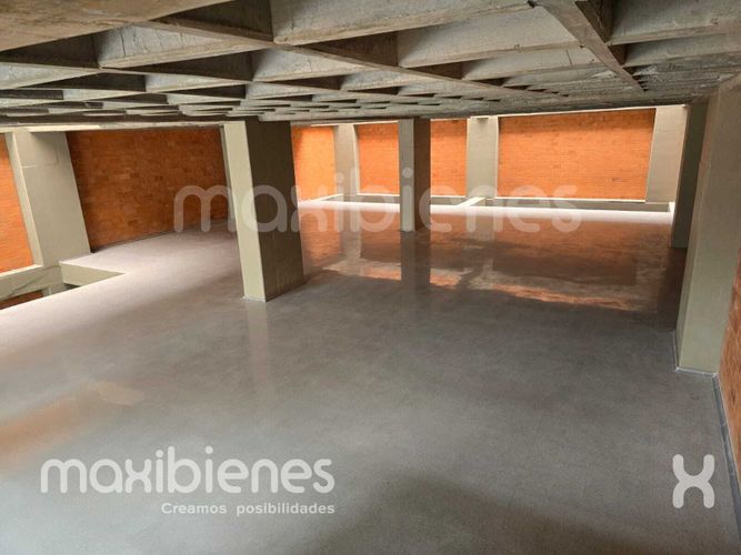 Bodega en arriendo en Perpetuo Socorro, Medellín, 3000 m² · foto 4 de 6