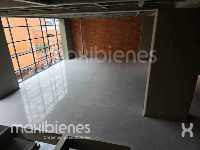 Bodega en arriendo en Perpetuo Socorro, Medellín, 3000 m² · foto 5 de 6