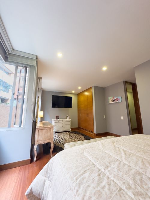 Apartamento en venta en Los Rosales, Bogotá · foto 8 de 13