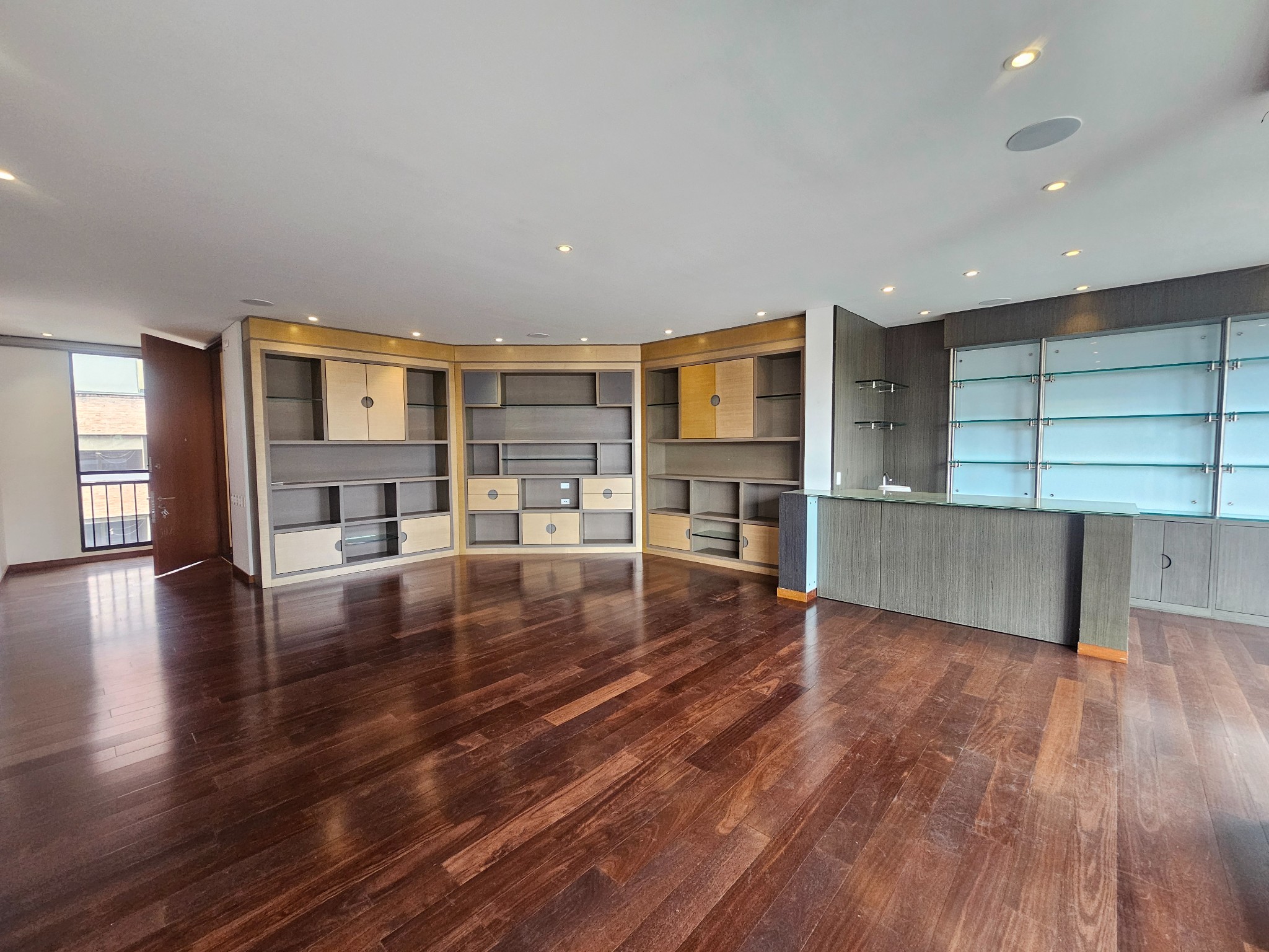 Apartamento en venta en Los Rosales, Bogotá · foto 2 de 18