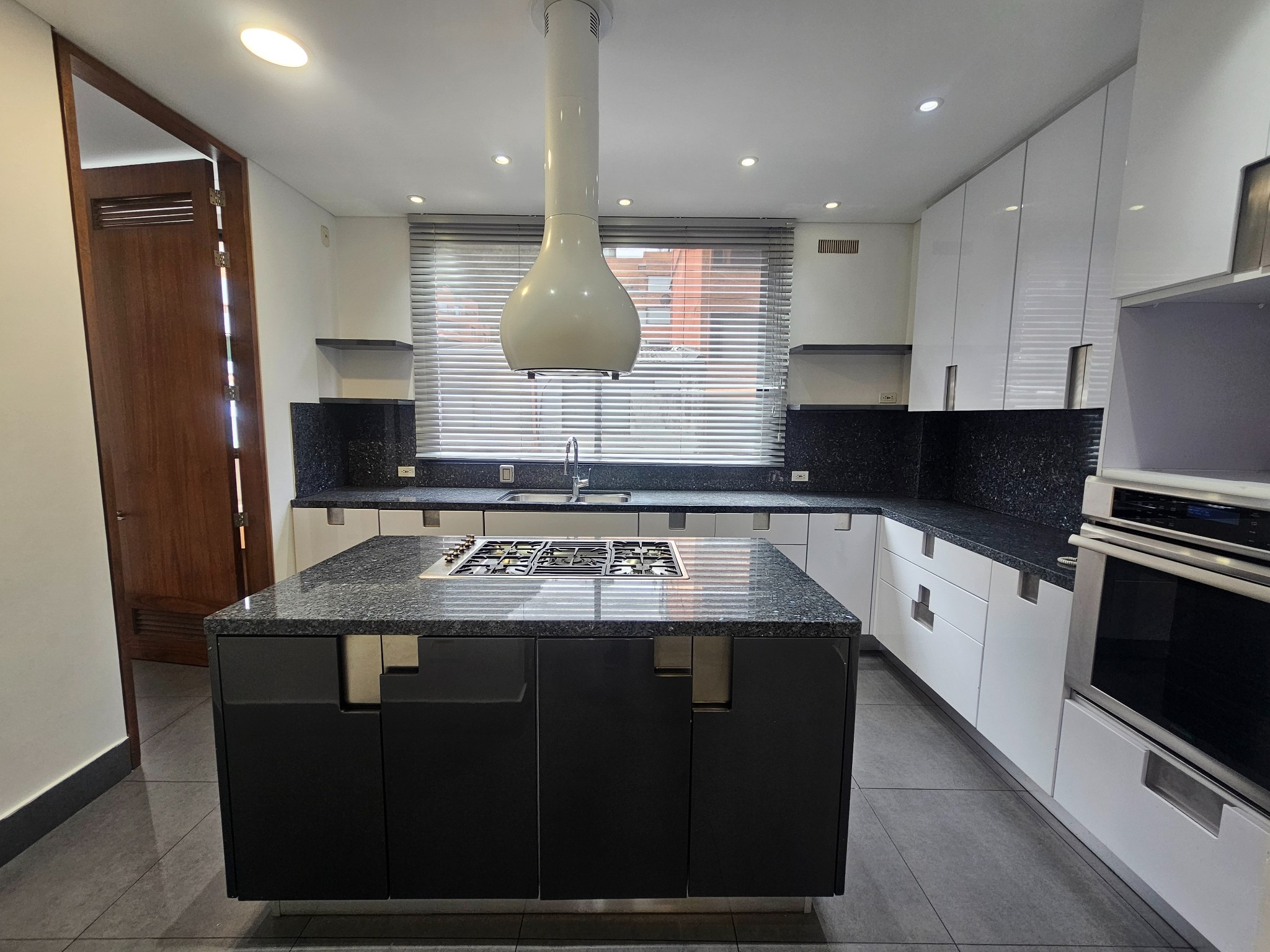 Apartamento en venta en Los Rosales, Bogotá · foto 7 de 18
