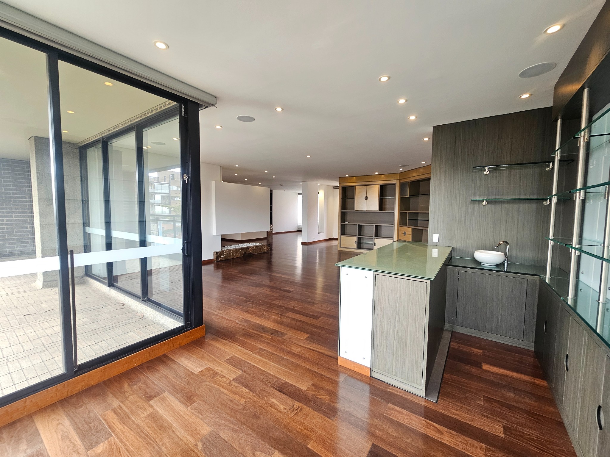 Apartamento en venta en Los Rosales, Bogotá · foto 3 de 18
