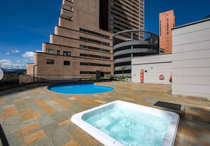 Apartamento de 1 alcoba en venta en Loma De Los Gonzalez, Medellín, 55 m² · foto 20 de 24