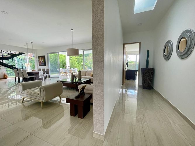 Casa de 3 alcobas en venta en Vía El Caimo, Armenia, 1035 m² · foto 2 de 24