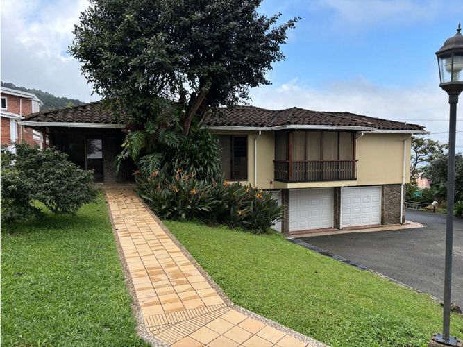 Casa de 4 alcobas en arriendo en Escobero, Medellín, 470 m² · foto 2 de 15