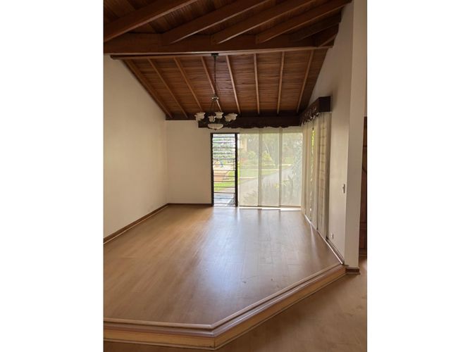 Casa de 4 alcobas en arriendo en Escobero, Medellín, 470 m² · foto 5 de 15
