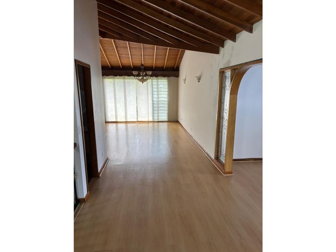 Casa de 4 alcobas en arriendo en Escobero, Medellín, 470 m² · foto 9 de 15