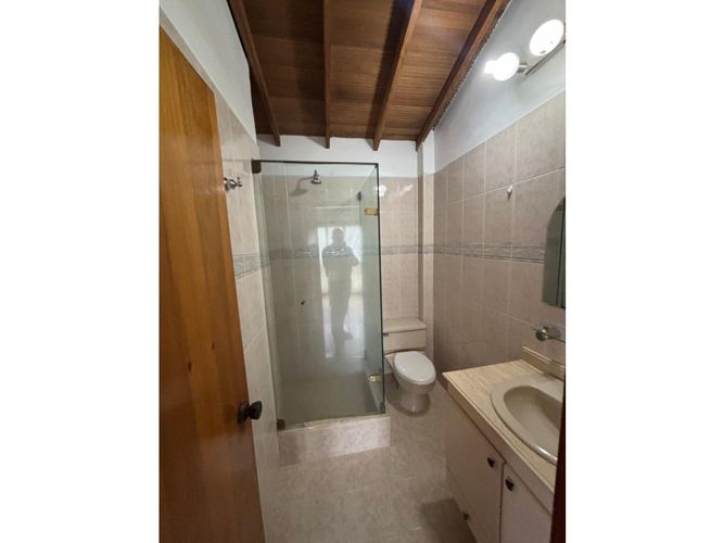 Casa de 4 alcobas en arriendo en Escobero, Medellín, 470 m² · foto 13 de 15