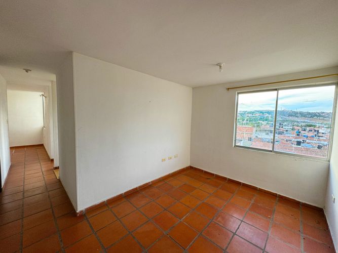 Apartamento de 3 alcobas en venta en Villa Antigua, Villa del Rosario, 50 m² · foto 2 de 16