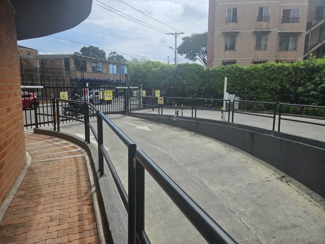 Apartamento de 3 alcobas en venta en La Alborada, Cali, 55 m² · foto 20 de 23