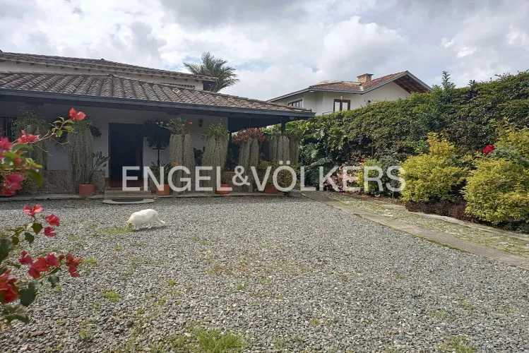 Casa de 6 alcobas en venta en Guamito, La Ceja, 550 m² · foto 2 de 8