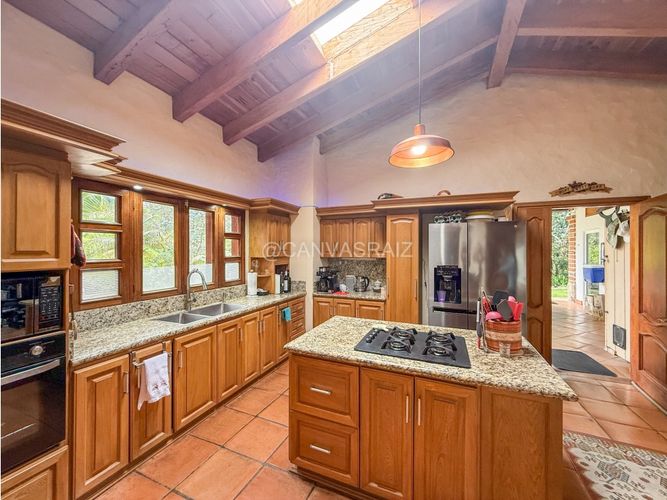 Casa de 4 alcobas en venta en Escobero, Envigado, 236 m² · foto 6 de 21