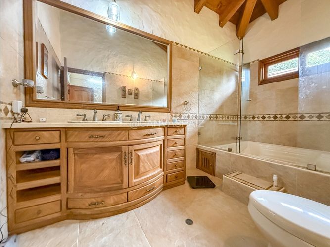 Casa de 4 alcobas en venta en Escobero, Envigado, 236 m² · foto 12 de 21