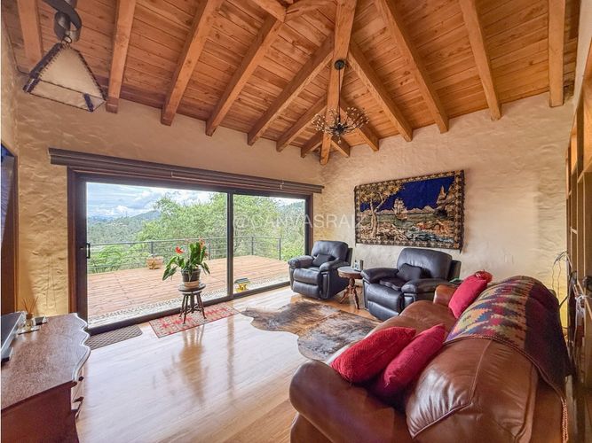 Casa de 4 alcobas en venta en Escobero, Envigado, 236 m² · foto 13 de 21