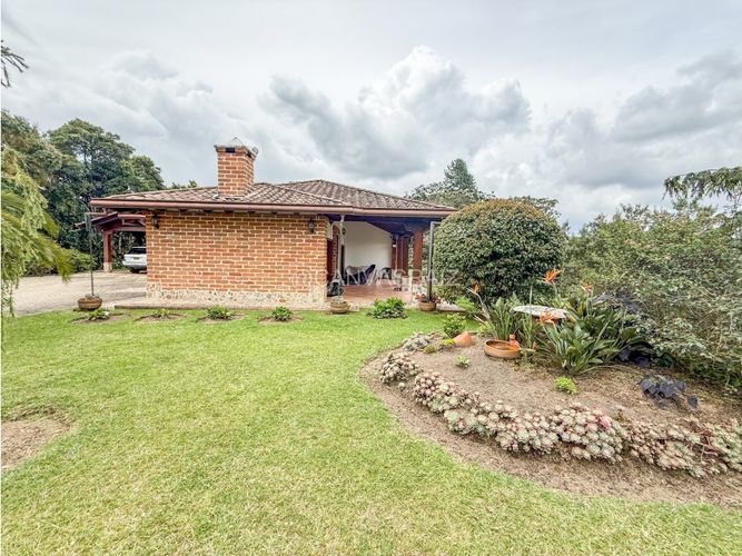 Casa de 4 alcobas en venta en Escobero, Envigado, 236 m² · foto 18 de 21