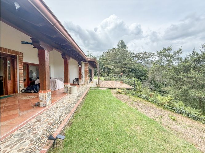 Casa de 4 alcobas en venta en Escobero, Envigado, 236 m² · foto 19 de 21